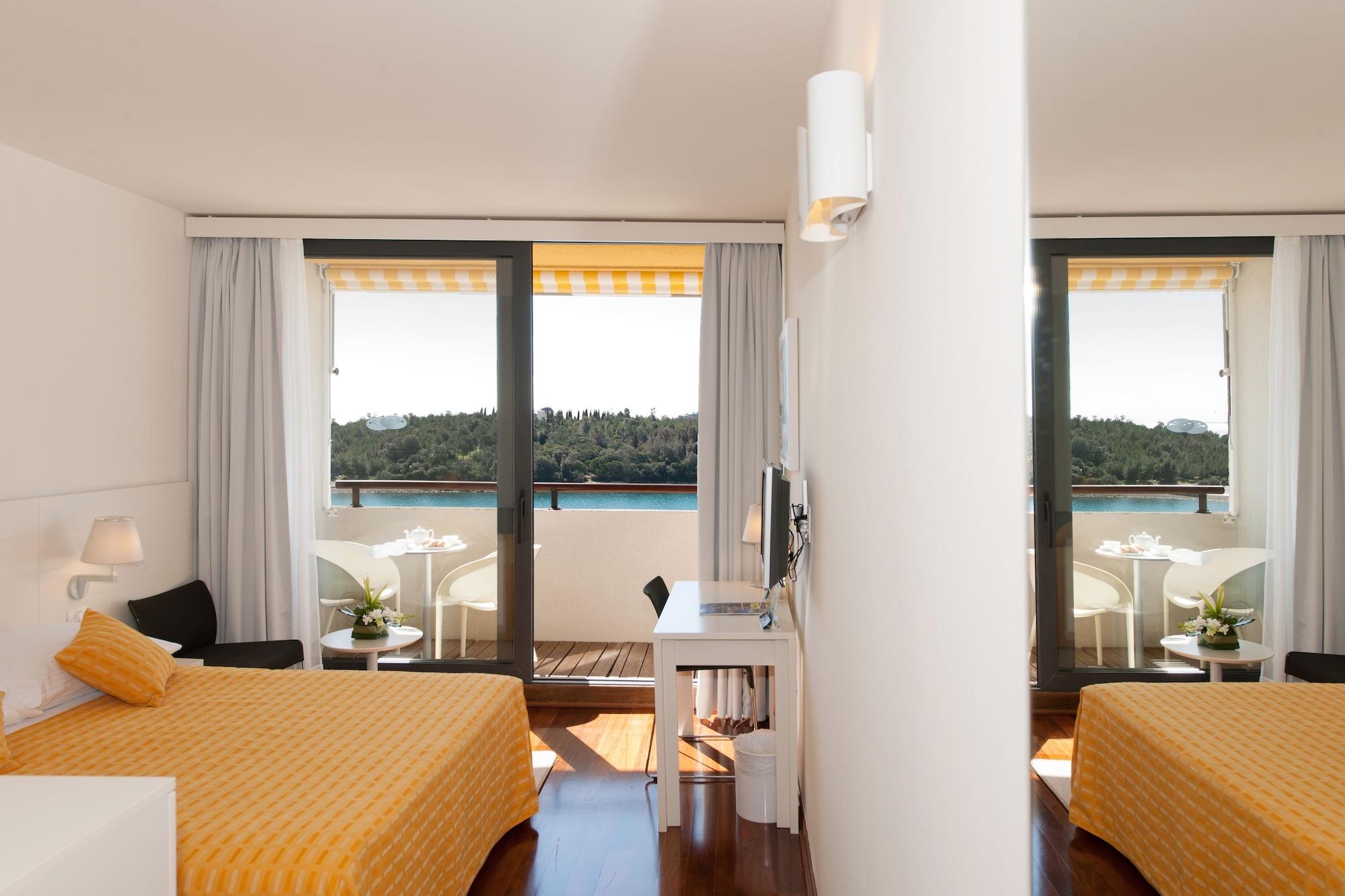 רוביני Maistra Select Island Hotel Istra מראה חיצוני תמונה